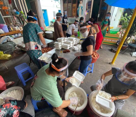 HDV du lịch mở quán cơm 0 đồng mùa dịch: Ngày hơn 1.000 đơn, lãi trăm lời cảm ơn