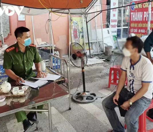 Sửa phiếu xét nghiệm để qua chốt kiểm soát, 3 tài xế bị phạt trên 22 triệu đồng