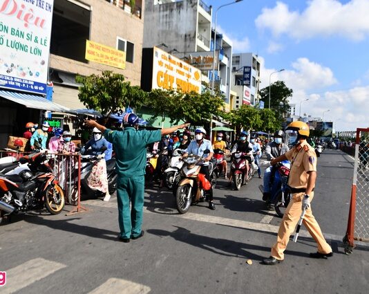 Đề xuất không để người dân ở TP.HCM và 3 tỉnh lân cận tự phát về quê