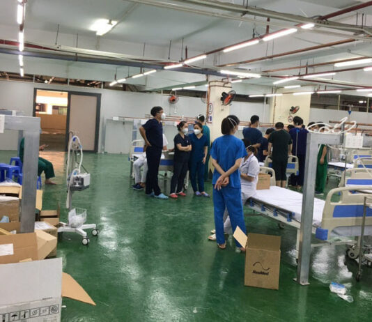 Bệnh viện dã chiến trong hầm để xe, nơi hồi phục cho nhiều F0 nguy kịch
