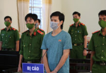 Gã xe ôm leo qua tường rào phong tỏa thăm bạn gái, ché.m trung tá công an