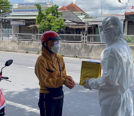 Hũ tro cốt người đàn ông mất vì Covid-19 và chiếc phong bì giấu kín