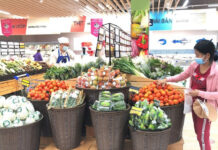 Nghỉ dịch tưởng tiết kiệm được, nào ngờ bà nội trợ phát hoảng vì chi tiêu gia đình đội lên trong khi thu nhập lại bị giảm