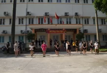 Hàng chục nam nữ “mở tiệc thác loạn” trong quán karaoke