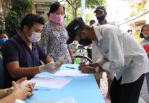 Chi tiền hỗ trợ gây bức xúc, bí thư quận 8: ‘Có sót chứ không có trục lợi’