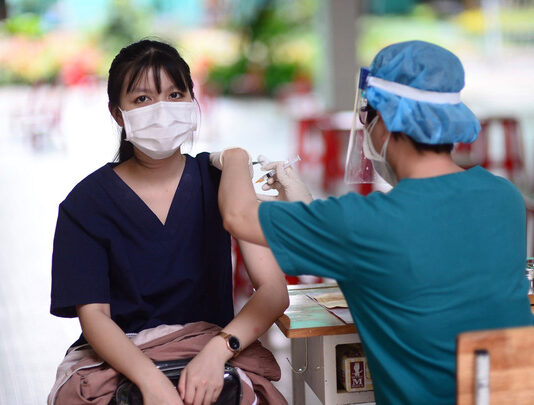 Gần 1,7 triệu người dân ở TP.HCM được tiêm mũi 2 vắc xin COVID-19