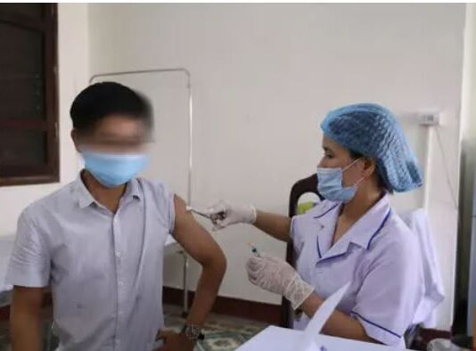 Thiếu chứng nhận xuất xưởng, 100.000 liều vắc-xin “nằm kho”
