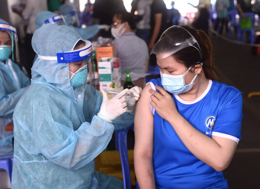 TP.HCM nhắc nhở điểm tiêm từ chối tiêm mũi 2 cho người đã tiêm mũi 1 nơi khác