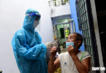 TP.HCM mỗi ngày lấy hơn 1 triệu mẫu xét nghiệm, tỉ lệ dương tính chỉ còn 0,2%