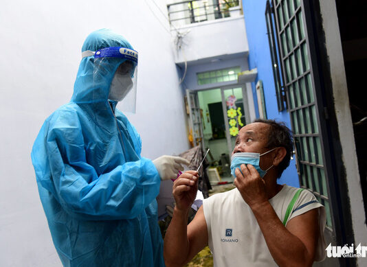 TP.HCM mỗi ngày lấy hơn 1 triệu mẫu xét nghiệm, tỉ lệ dương tính chỉ còn 0,2%