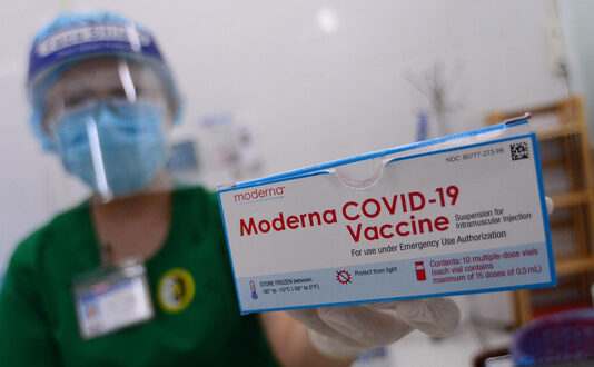 Nỗi lo ‘đứt’ vắc xin Moderna mũi 2 ở TP.HCM