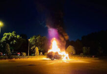 Xe sang BMW X5 cháy rụi giữa đường, 3 người thoát ch.ế.t