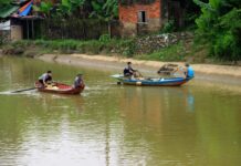 Bé trai 8 tuổi mất tích bí ẩn khi đang chơi bóng gần nhà