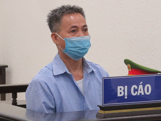 Ch.ém 7 nhá.t da.o vào đầu hàng xóm vì đốt phế liệu gây ô nhiễm