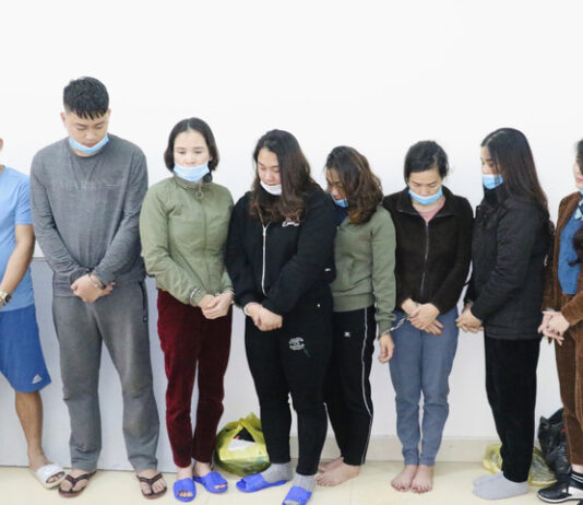 Hơn 60 cảnh sát phá sới bạc trong rừng có sự tham gia của nhiều “quý bà”