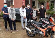 Nhóm thiếu niên táo tợn chặn đường, dí dao cướp tài sản