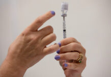 Sau nửa năm chích, hiệu quả ngăn lây nhiễm của vắc xin Pfizer còn 47%