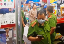 Vận động ‘chị đại quận 4’ đi khám sức khỏe