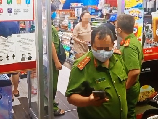 Vận động ‘chị đại quận 4’ đi khám sức khỏe