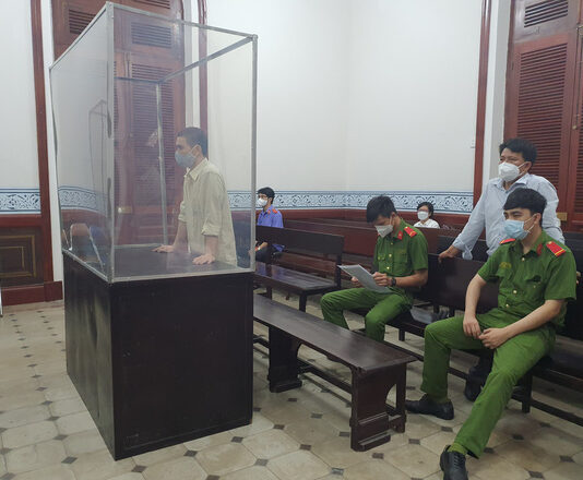 Bị ‘phá giấc ngủ’, người làm thuê chích điện gi.ết chủ