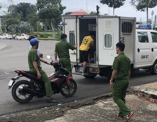 Mâu thuẫn khi cách ly y tế, thiếu niên đâ.m ch.ết bạn cùng phòng