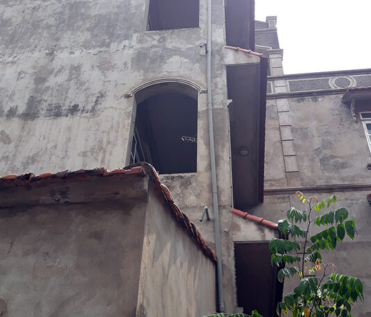 Thi thể 2 cháu nhỏ nằm ngay ngắn trên giường ngủ và tội ác nhẫn tâm của người cha quẫn trí