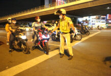 Vì 3 lon bia, người đàn ông quê Ninh Thuận đứng như “trời trồng” ở quận Bình Thạnh