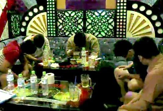 38 người hát karaoke chui, 8 trường hợp dương tính với ma túy