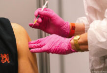 Truy tìm người tiêm đến 10 mũi vắc xin COVID-19 trong một ngày