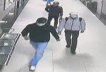 Hà Nội: Lộ hình ảnh 3 đối tượng nghi xông vào chung cư cướp điện thoại