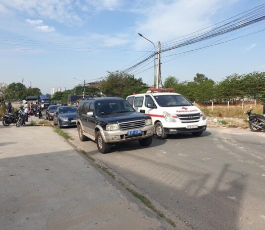 Ôtô bốc cháy không rõ nguyên nhân, ngỡ ngàng với 1 thi thể cháy đen trong cabin