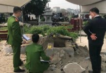 Mộ cụ ông 85 tuổi bị đào bới, đập phá