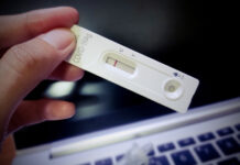 Bác sĩ Trương Hữu Khanh: Test nhanh Covid-19 thế nào để hiệu quả, ít tốn kém?