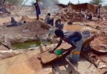 Hai băng phu đào vàng đụng độ, cả trăm người ch.ết