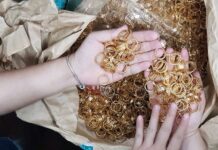 Hàng loạt tiệm vàng mua phải nhẫn giả của cô gái 9x, chỉ một thủ đoạn mà ai cũng bị lừa