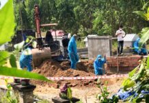 Khai quật mộ để điều tra vụ án con gi.ết cha