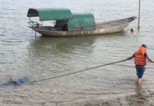 Thi thể người đàn ông không rõ danh tính trôi dạt trên sông