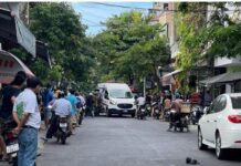 2 nhóm thanh niên hỗn chiến, bỏ lại một khẩu súng và nhiều hung khí