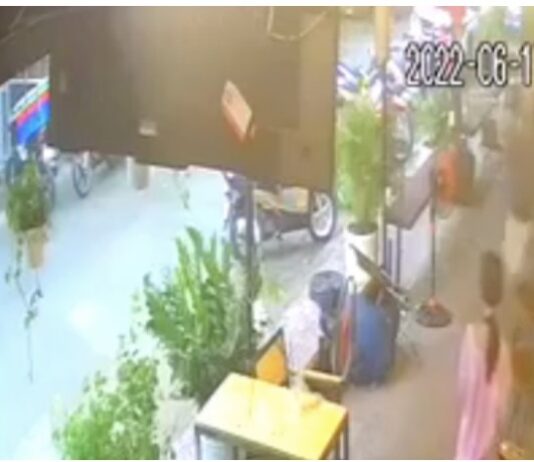 Đang ngồi trong quán cà phê, nam thanh niên t.ử vo.ng sau tiếng sấm sét