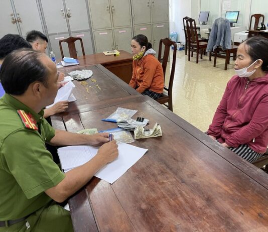 Hai người phụ nữ dàn cảnh để lọt vào phòng ngủ nhà người khác gây án