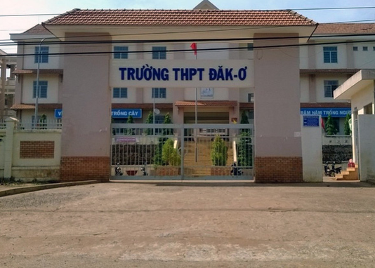 Hiệu trưởng trường THPT ch.ết nghi rơi từ tầng 3 xuống đất