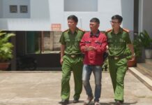 Hỗn chiến từ việc hát karaoke không đủ tiền trả