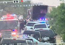 Phát hiện hơn 40 thi thể nghi là người di cư ở trong và quanh một xe đầu kéo ở Mỹ