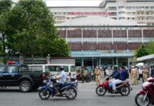 Thanh niên “ngáo đá” cướp xe cấp cứu của Bệnh viện Cần Thơ rồi tông loạn xạ khiến hàng trăm người hoảng loạn