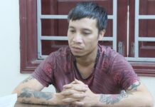 “Giải cứu” người tình, gã đàn ông xăm trổ rút súng đe dọa người dân, nã đạn vào công an