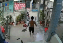 Một phụ nữ bị chém t.ử v.ong vì ngó vào nhà hàng xóm đang cãi nhau