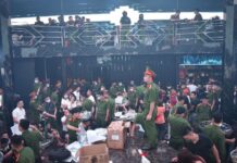 Phát hiện hơn 200 “dân chơi” khi đột kích vào quán bar The Light