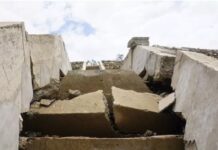 Sơ tán người khỏi công trình chống sạt lở 37 tỉ đồng vừa bàn giao đã sạt lở