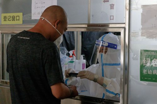 “Tâm chấn” Covid-19 dịch chuyển?