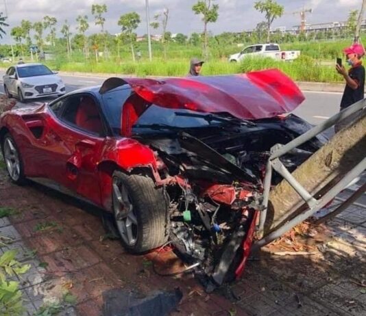 Vụ xe Ferrari bị đâm nát đầu: Diễn biến mới nhất gây bất ngờ